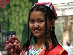 吐鲁番葡萄节开幕 四地同台百种葡