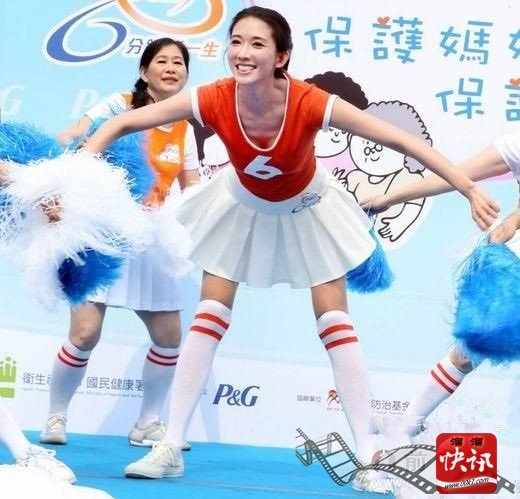 林志玲否认冷冻卵子不着急结婚 现场自摸揉捏胸部男士脸红