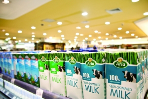进口牛奶来势凶猛 中国乳企转型发